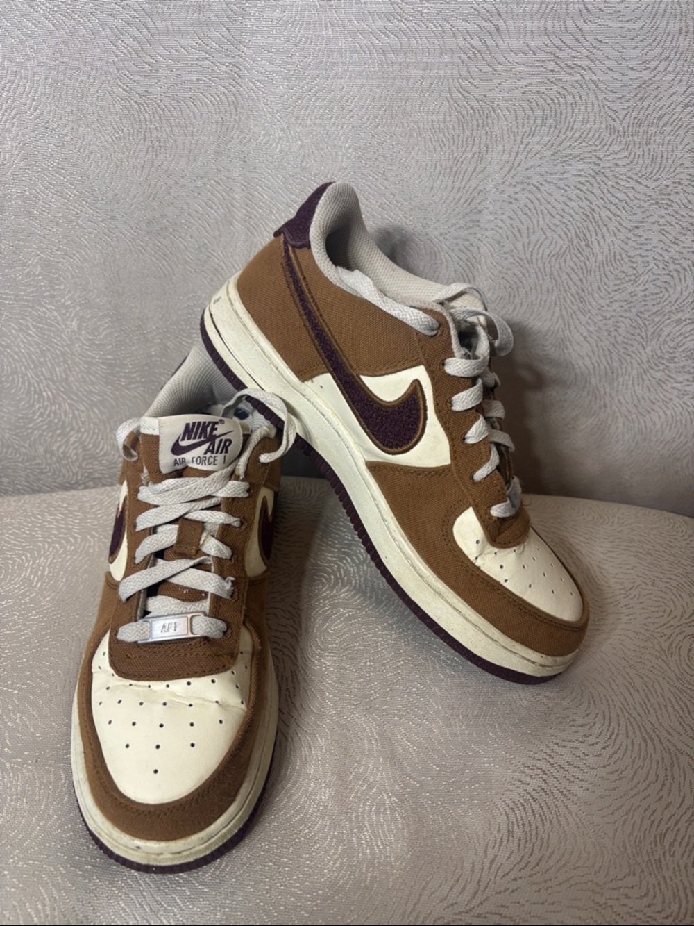 Boy’s Nike  Air Force 1 Low — Brown & Cream Sneakers 0161
